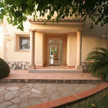 Vila Belvilla By Oyo Somontes